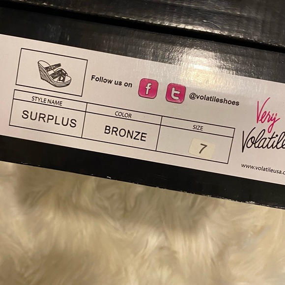 Very Volatile Surplus Bronze Wedge Sandals - Picture 2 of 6